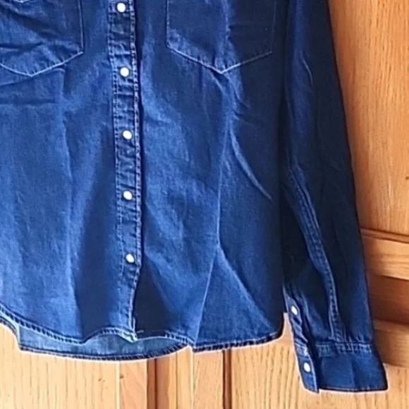 Levi Strauss Jean Shirt Long Sleeve Pearl snaps Front Pockets, Size XL - Picture 3 of 7